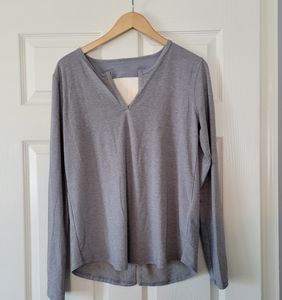 Under Armour Womens Athletic Gray Long Sleeve Split Back-Neck Top